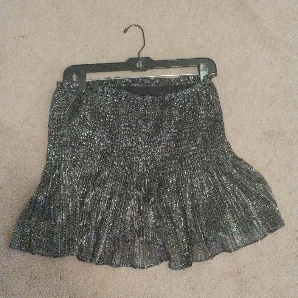I am a selling a large, metallic and sequins mini skirt.